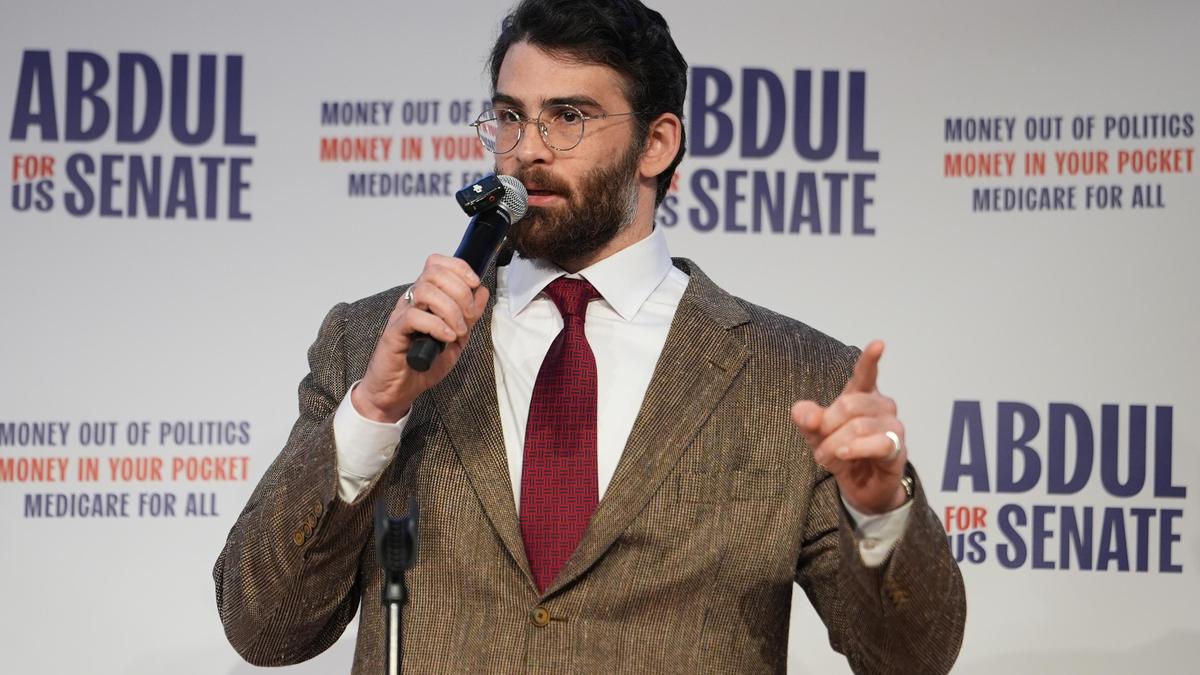 İngiltere'den iki solcu ABD'li yorumcuya vize yasağı