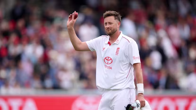 İngiltere Lord's'ta 27 sayı farkla önde, Robinson 5 wicket aldı