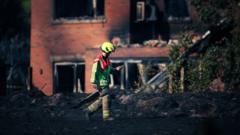 İngiltere Midlands'ta Orman Yangını: 38 Ev Yandı