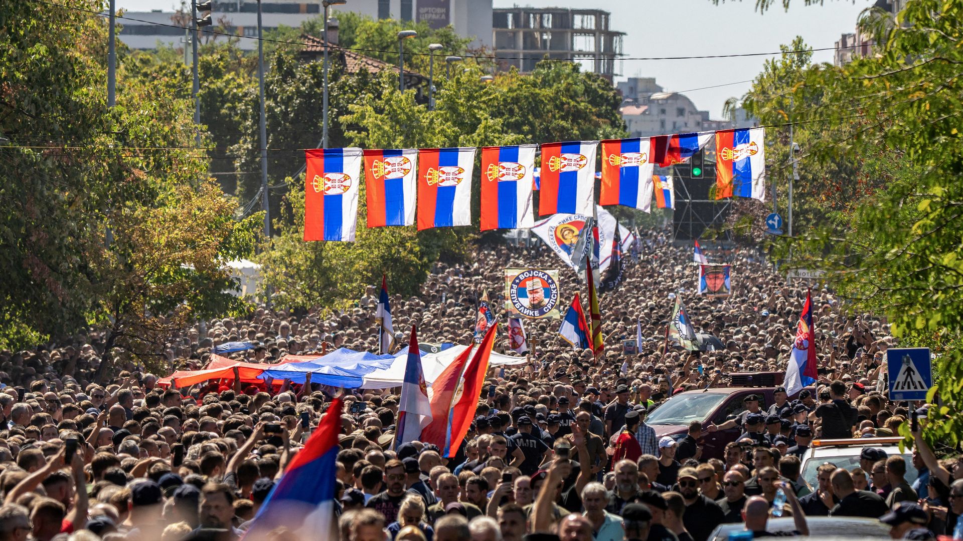 İngiltere, Mladic cenazesi nedeniyle Sırbistan'ı protesto etti