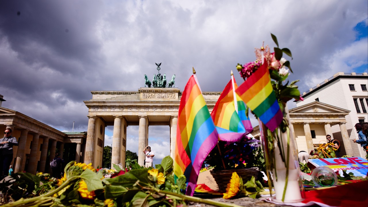 İngiltere'nin En Büyük Pride Festivalinde Silahlı Polis Görev Alacak