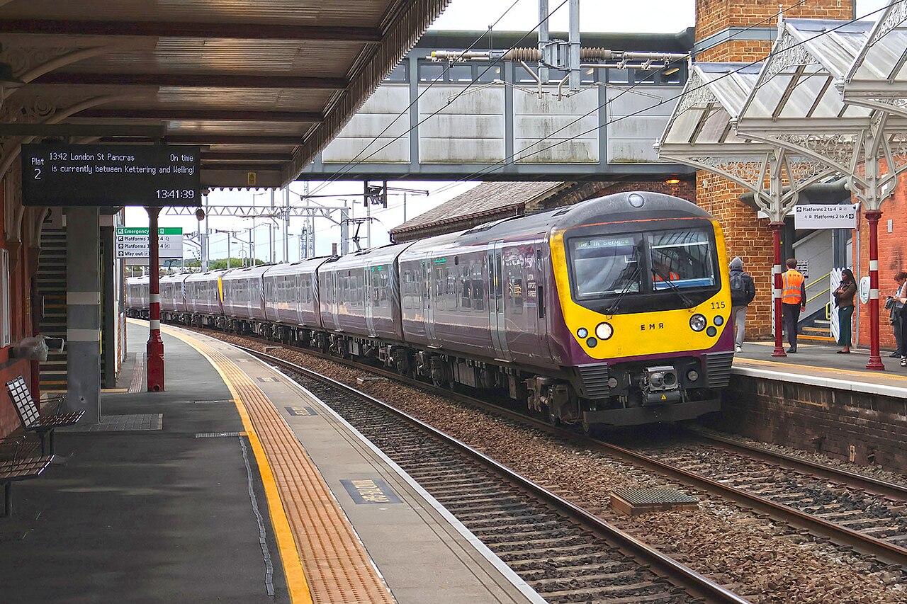 İngiltere'de tren çarpışması: 1 ölü, 12 yaralı