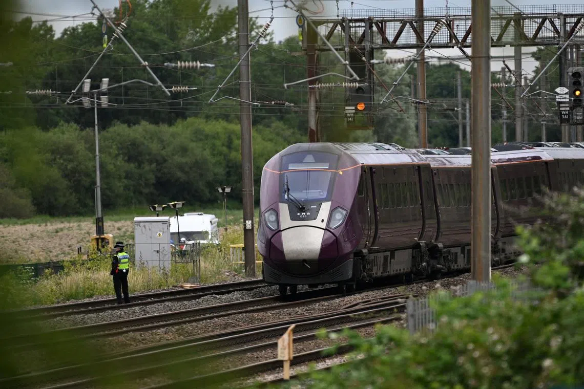 İngiltere'de Tren Kazasında Sürücü Hayatını Kaybetti, 9 Yaralı Kritik