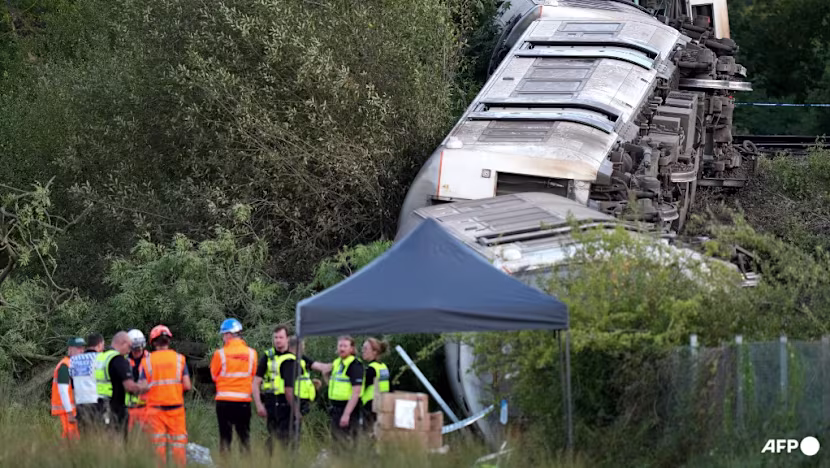 İngiltere'de Tren Raydan Çıktı: 2 Ağır Yaralı