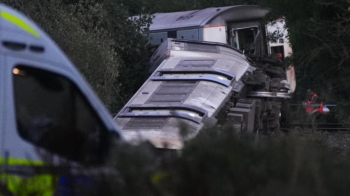 İngiltere'de Tren Raydan Çıktı: 2 Ağır Yaralı