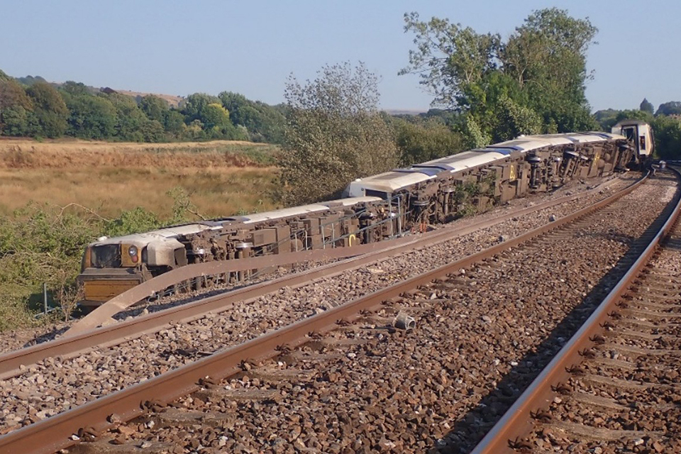 İngiltere'de Tren Rayındaki 'Düzensizlik' Araştırılıyor