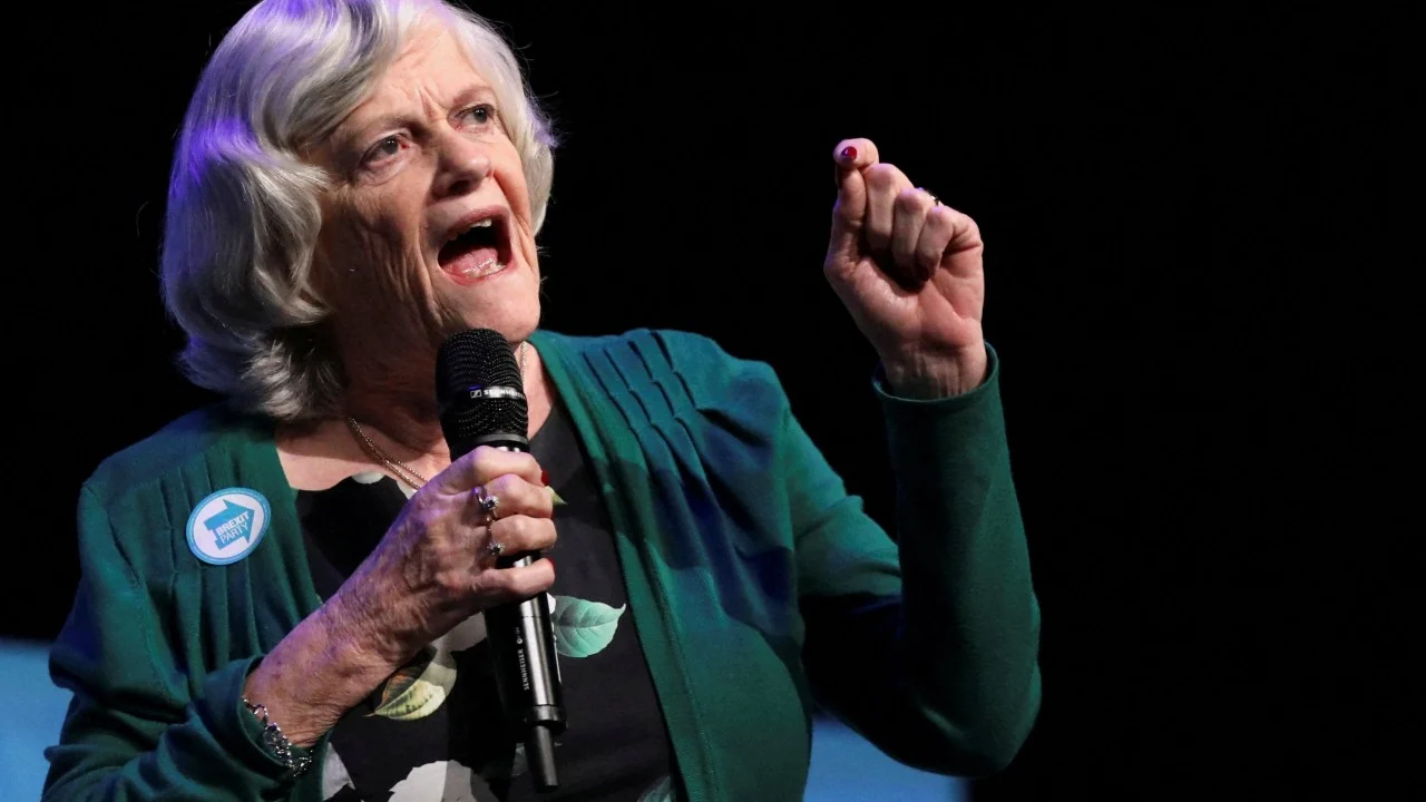 İngiltere'de eski bakan Widdecombe cinayet şüphesiyle gözaltı