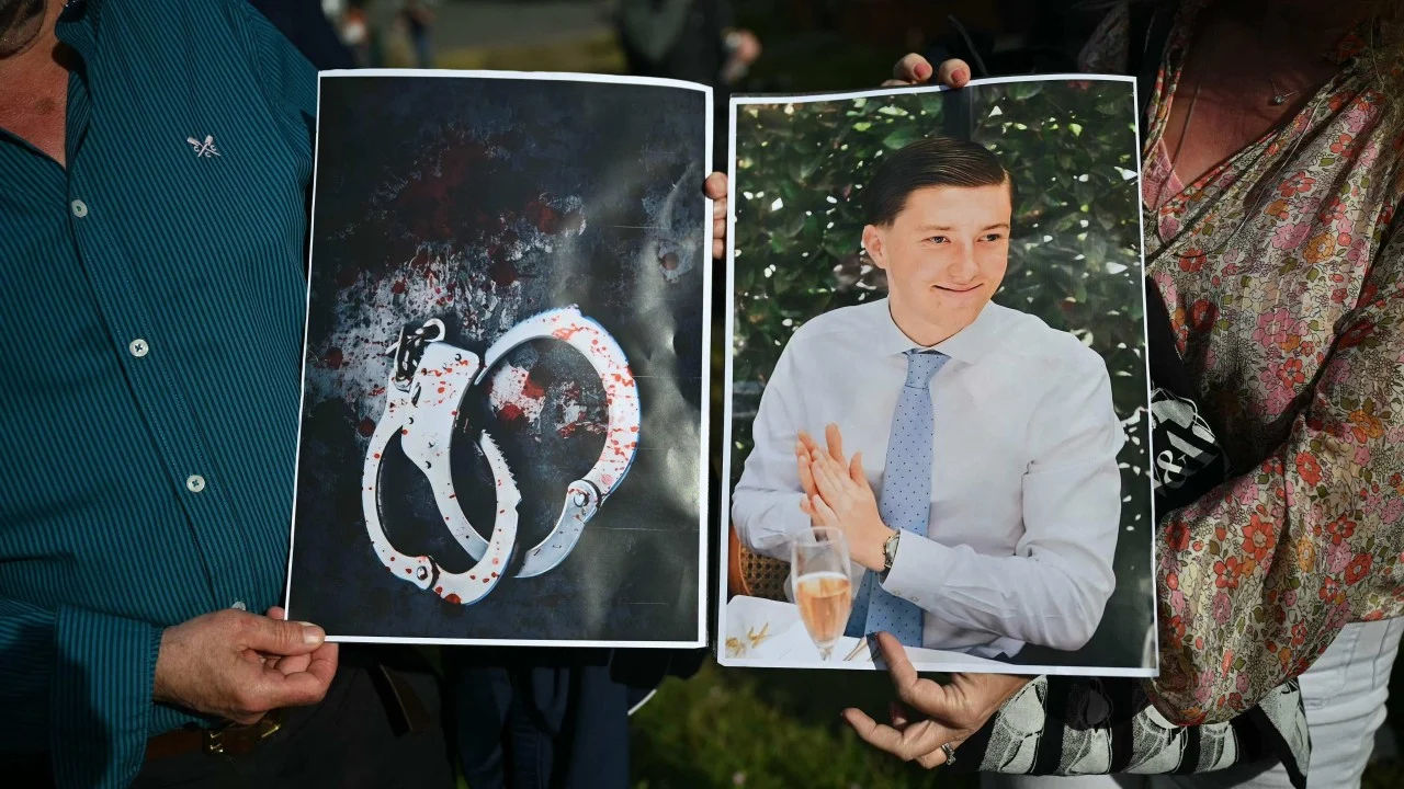 İngiltere'de Sihler Kutsal Hançer Hakkını Savunuyor
