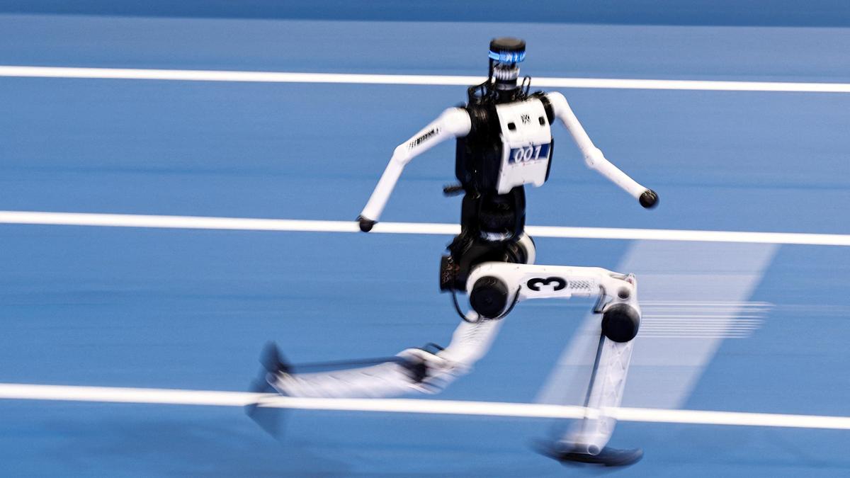 İnsansı Robotlar Pekin'de İnsan Rekorlarını Geride Bıraktı