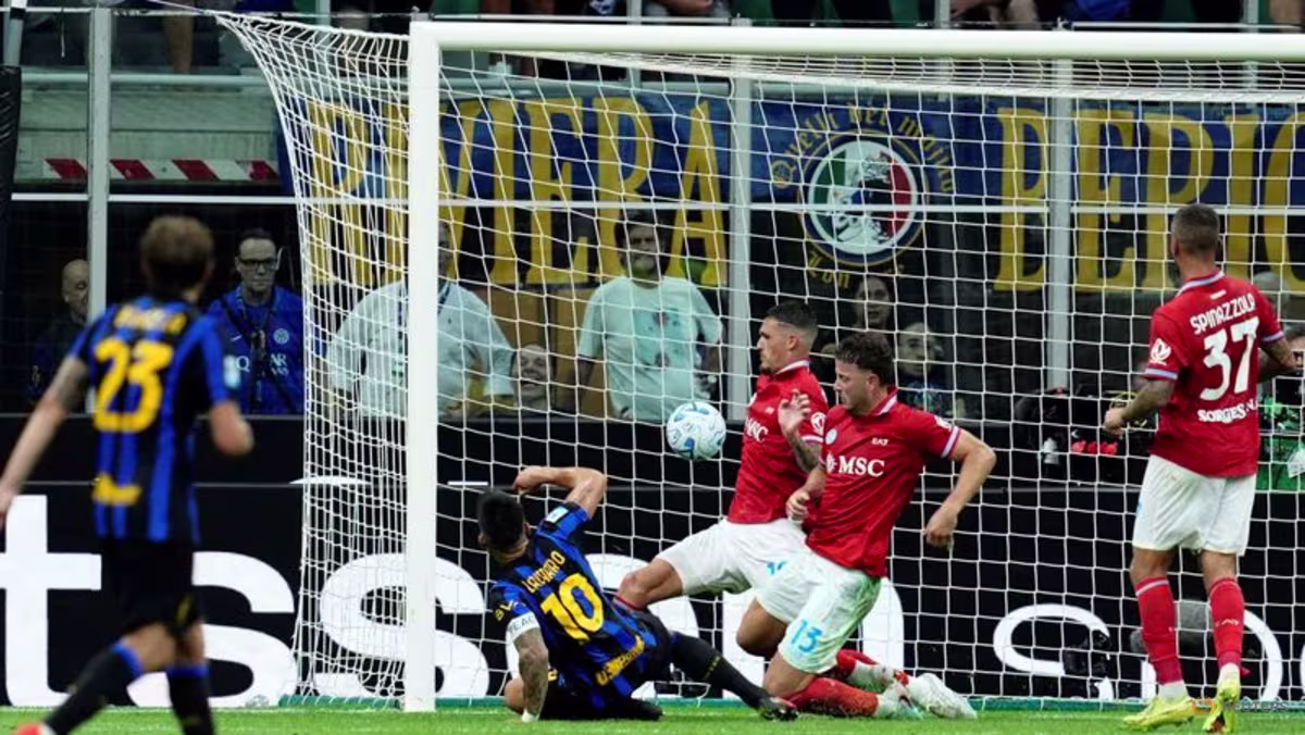 Inter Milan, Napoli'yi Martinez'in Geç Golüyle 2-1 Mağlup Etti