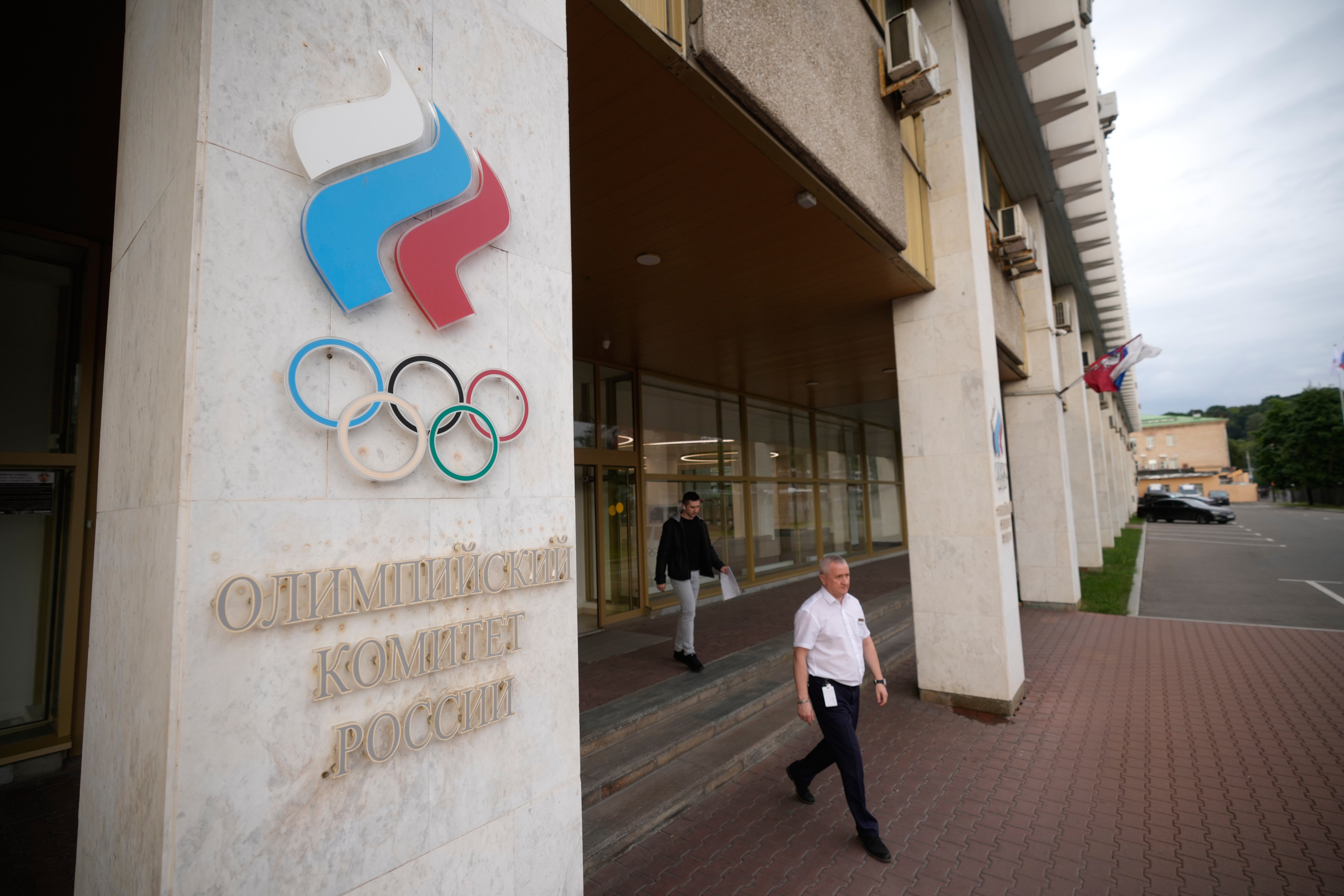 IOC, Rus sporcuların Olimpiyat'a dönüş yolunu açtı