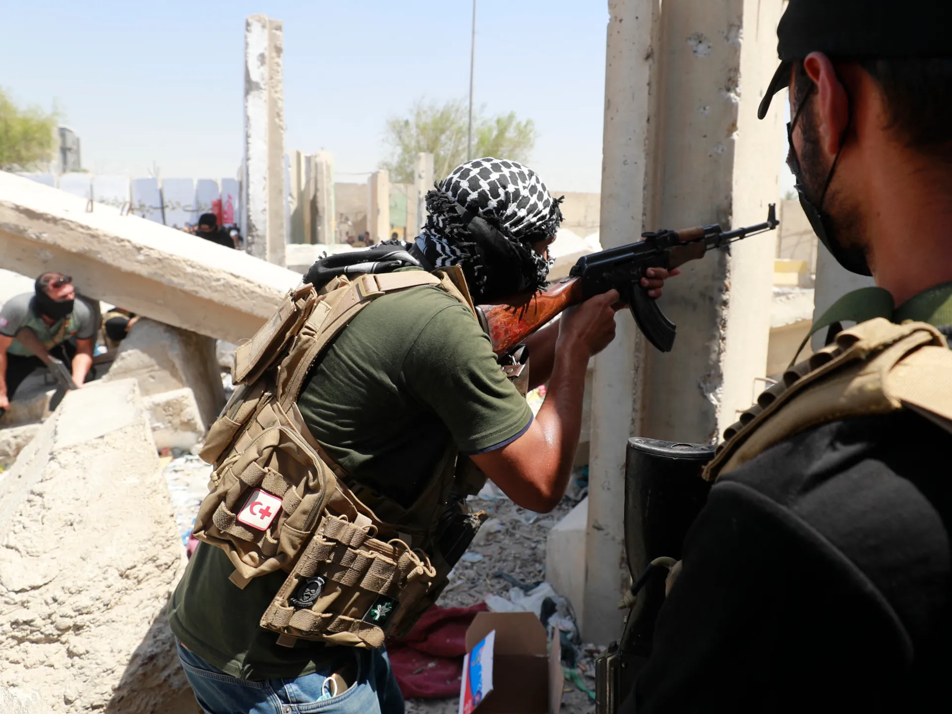 Irak'ta Şii milisler silah bırakmıyor, başbakan krizde