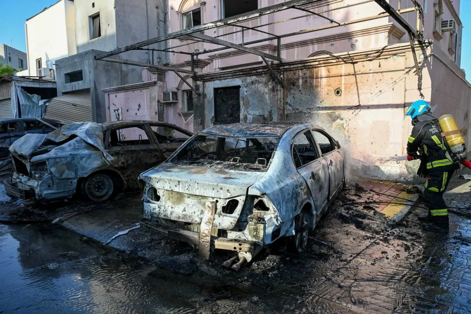 İran'ın Bahreyn Saldırısının Ardından Ortaya Çıkan Yıkım Görüntüleri