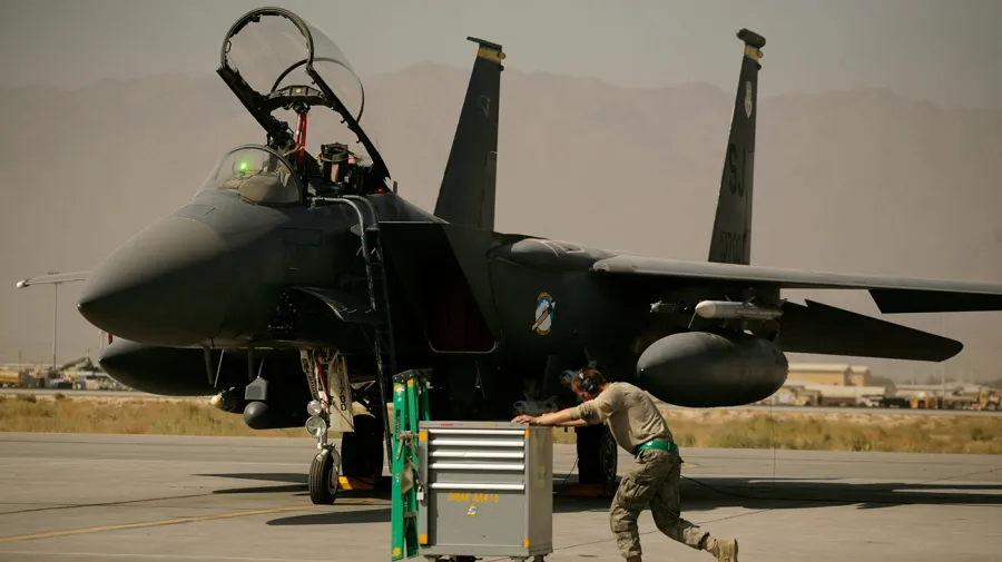 İran'da düşürülen F-15E pilotundan hayatta kalma hikayesi