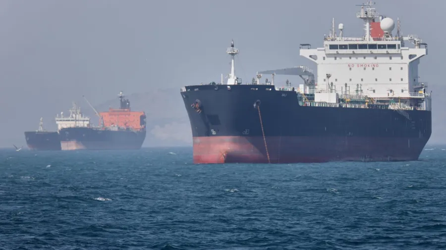 İran, Hürmüz Boğazı'nda ADNOC tankerine saldırdı