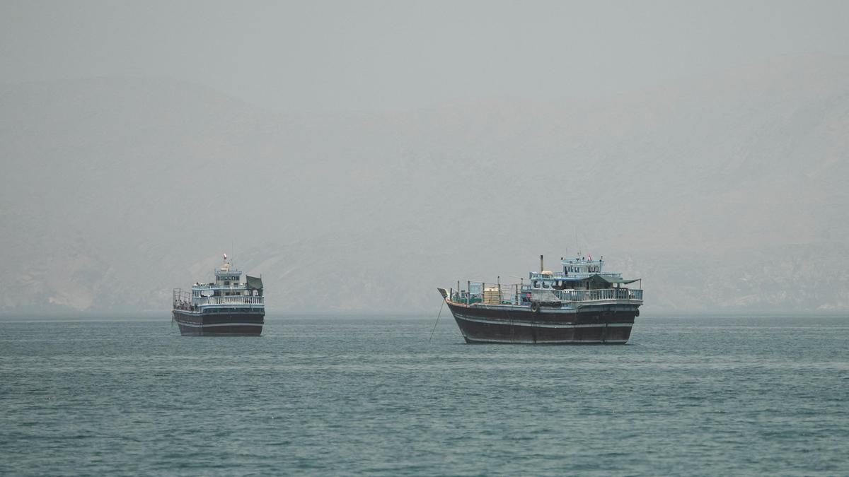 İran: Hürmüz Boğazı'ndan izinsiz geçiş yasak