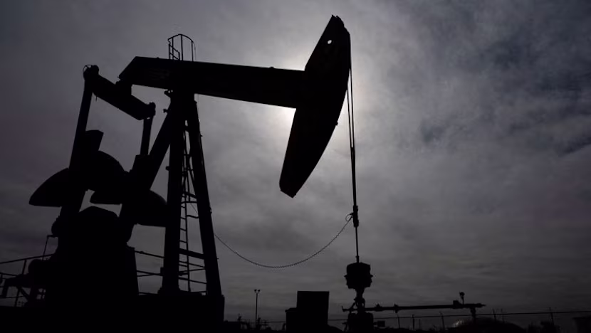 İran Hürmüz Boğazı'nı Kapattı, Petrol Fırladı