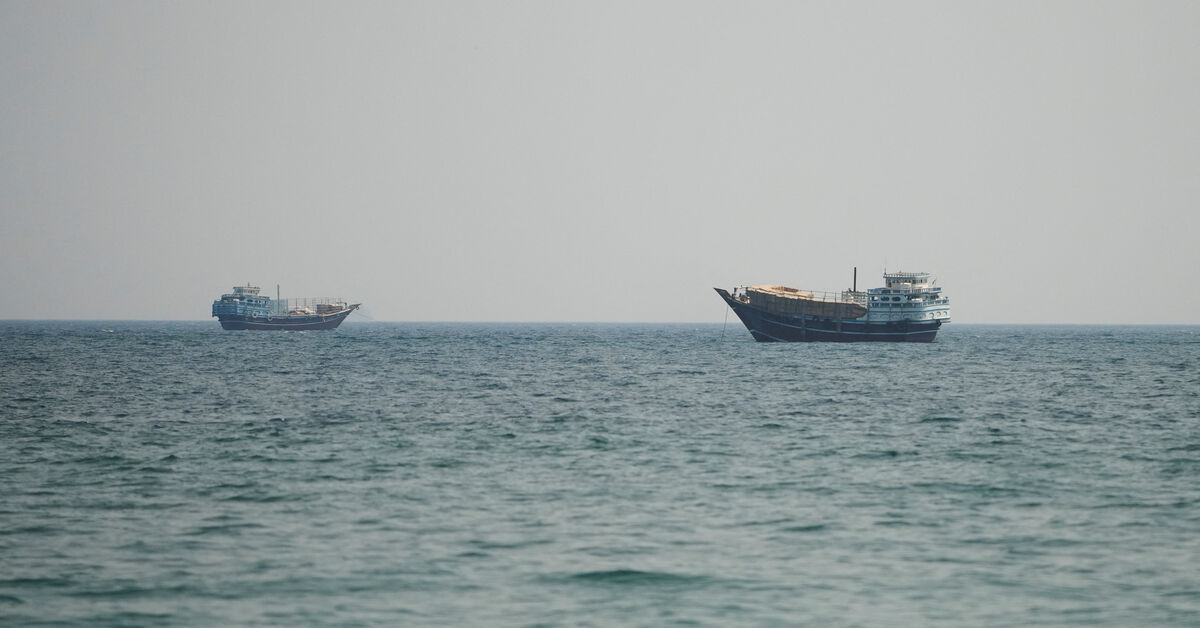 İran, Körfez'deki ABD üslerine saldırıları genişletiyor, Hürmüz gerilimi petrol fiyatlarını yükseltiyor