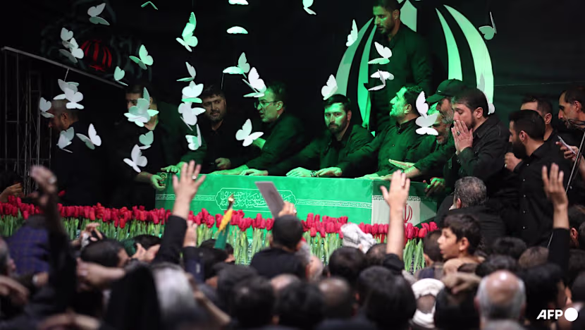 İran Lideri Hamaney'in Cenazesi Tahran'a Getirildi
