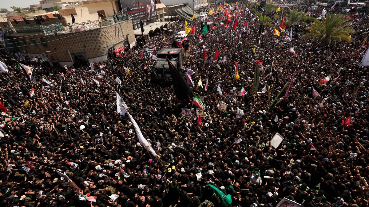 İran Lideri Humeyni'nin Cenazesi Irak'ta: Yeni Lider Görünmüyor