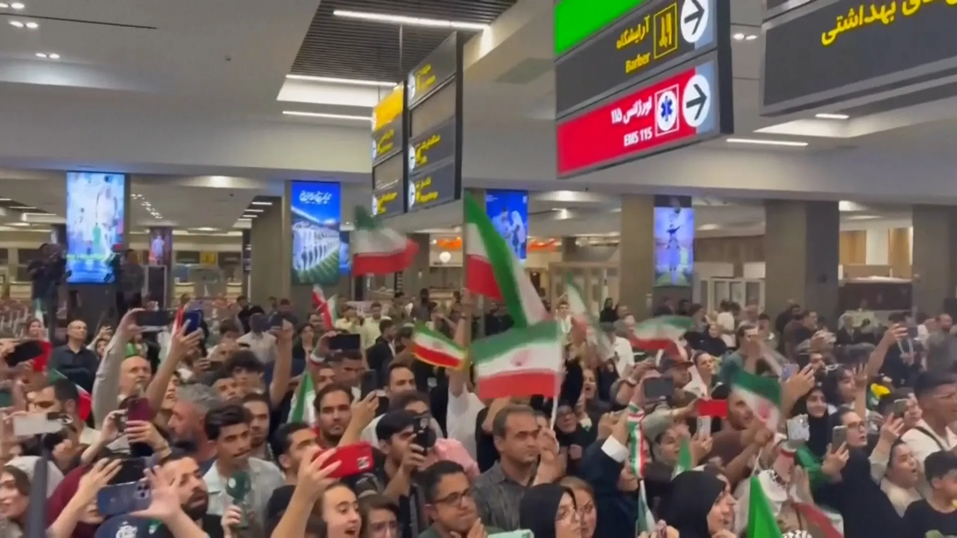İran Milli Futbol Takımı Dünya Kupası'nın Ardından Tahran'a Döndü