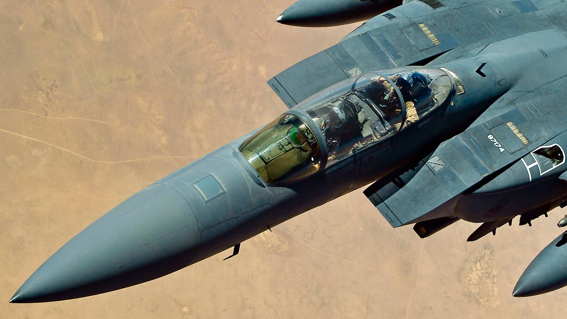 İran'da Düşen F-15E Pilotu 'Denizanası' İHA Sürüsü Gördü