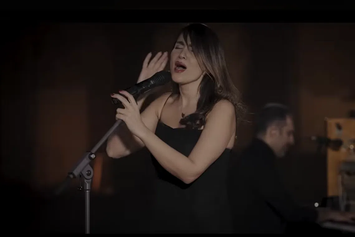 İran'da şarkıcı ve müzisyenlere konser nedeniyle 74'er kırbaç cezası
