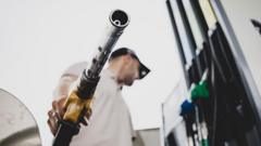 İran'dan İsrail'e İlk Füze Saldırısı: Petrol Fiyatları Yükseldi