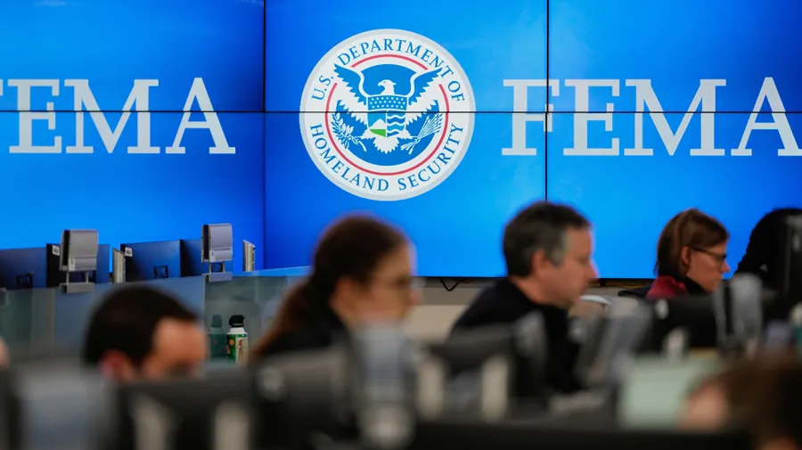 Işınlanarak Waffle House'a gittiğini iddia eden Trump yetkilisi FEMA'dan izne ayrıldı