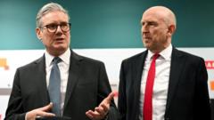 İşçi Partisi'nde İstifalar Başbakan Starmer'ı Zorluyor