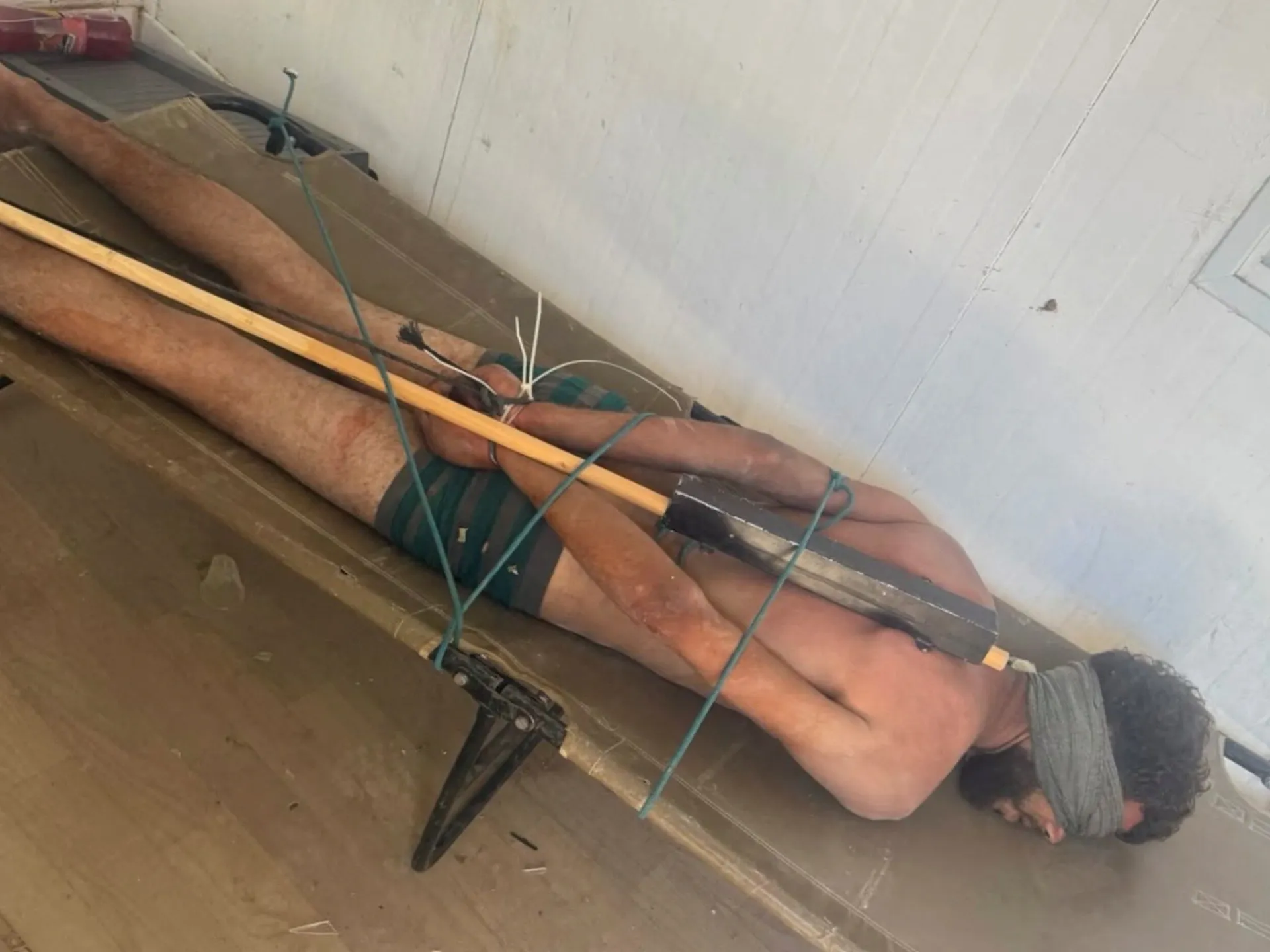 İşkence gören Filistinli tutuklunun fotoğrafı iki Gazzeli anneyi acıya boğdu