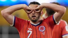 İskoç futbolcu McGinn'in gol sevinci neden gözlükle