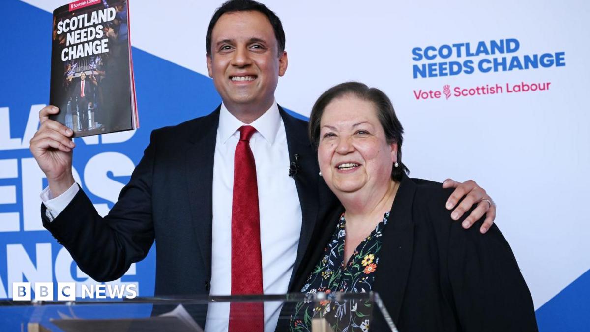 İskoçya İşçi Partisi'nde Sarwar'ın istifasıyla yeni kriz