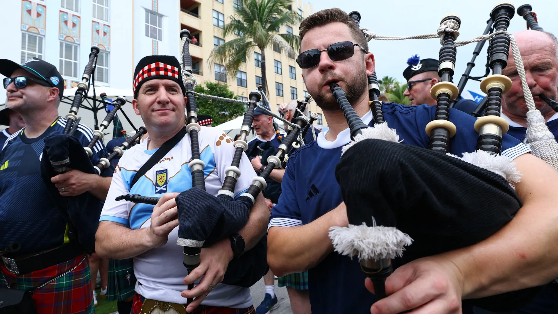 İskoçya taraftarları Miami’ye akın etti: Brezilya maçı öncesi kasaba şenlendi