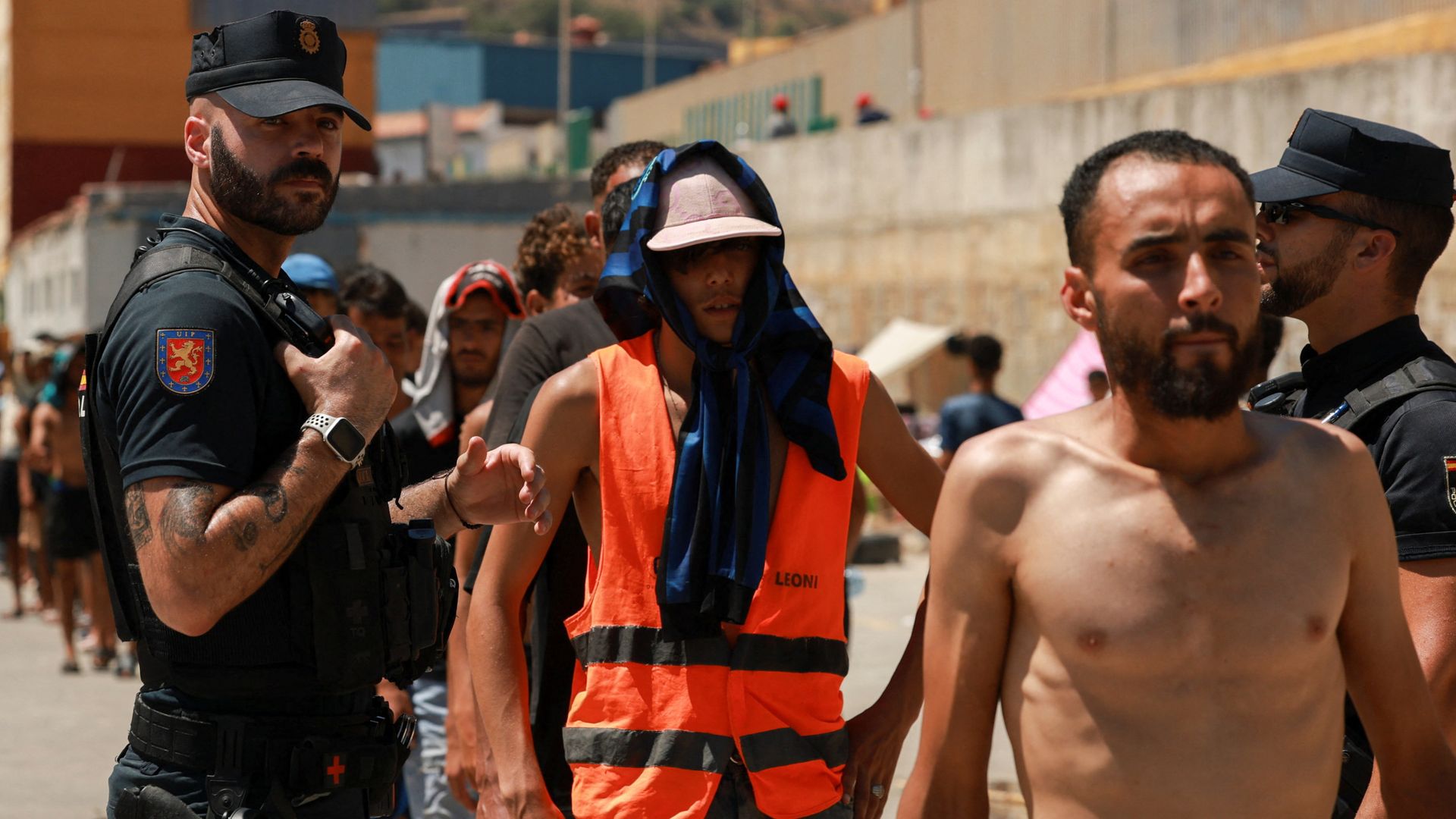 İspanya-İtalya sınır krizi: Ceuta göç dalgası iki ülkeyi karşı karşıya getirdi