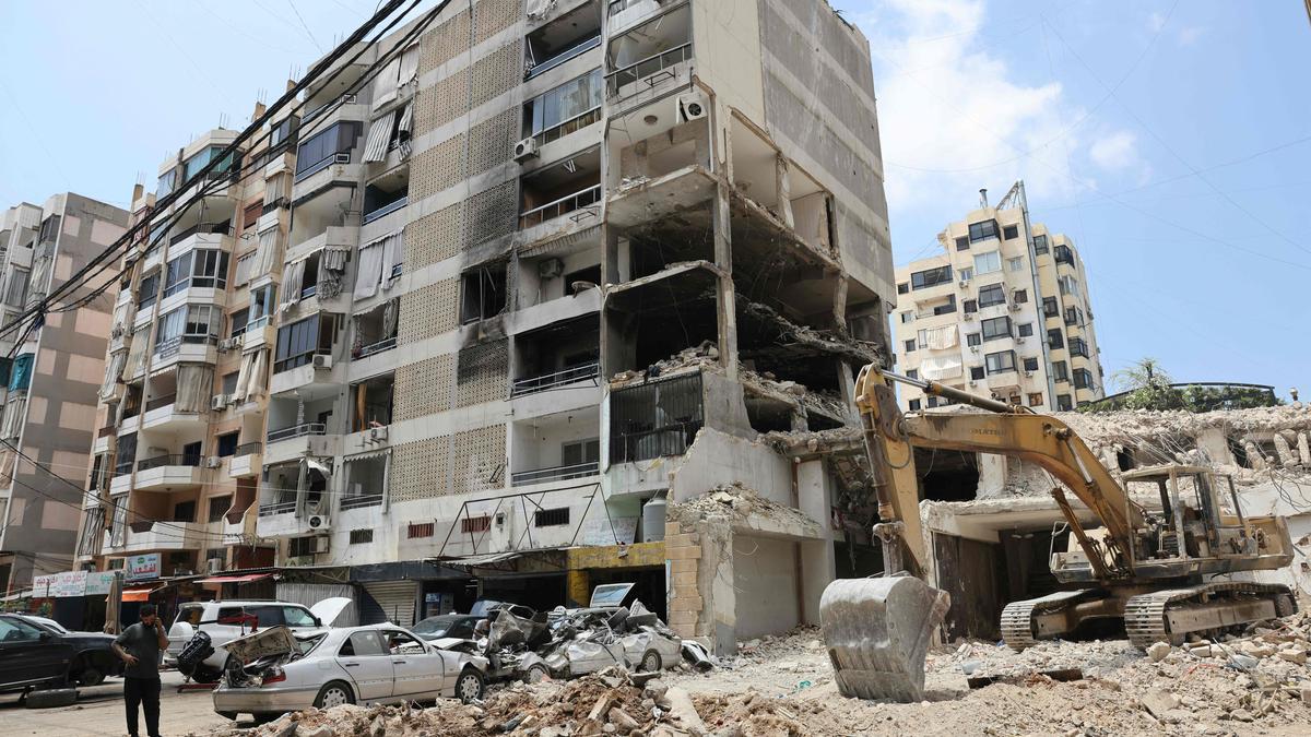İsrail Beyrut yakınlarını vurdu, 'düşman hava aracını' düşürdü