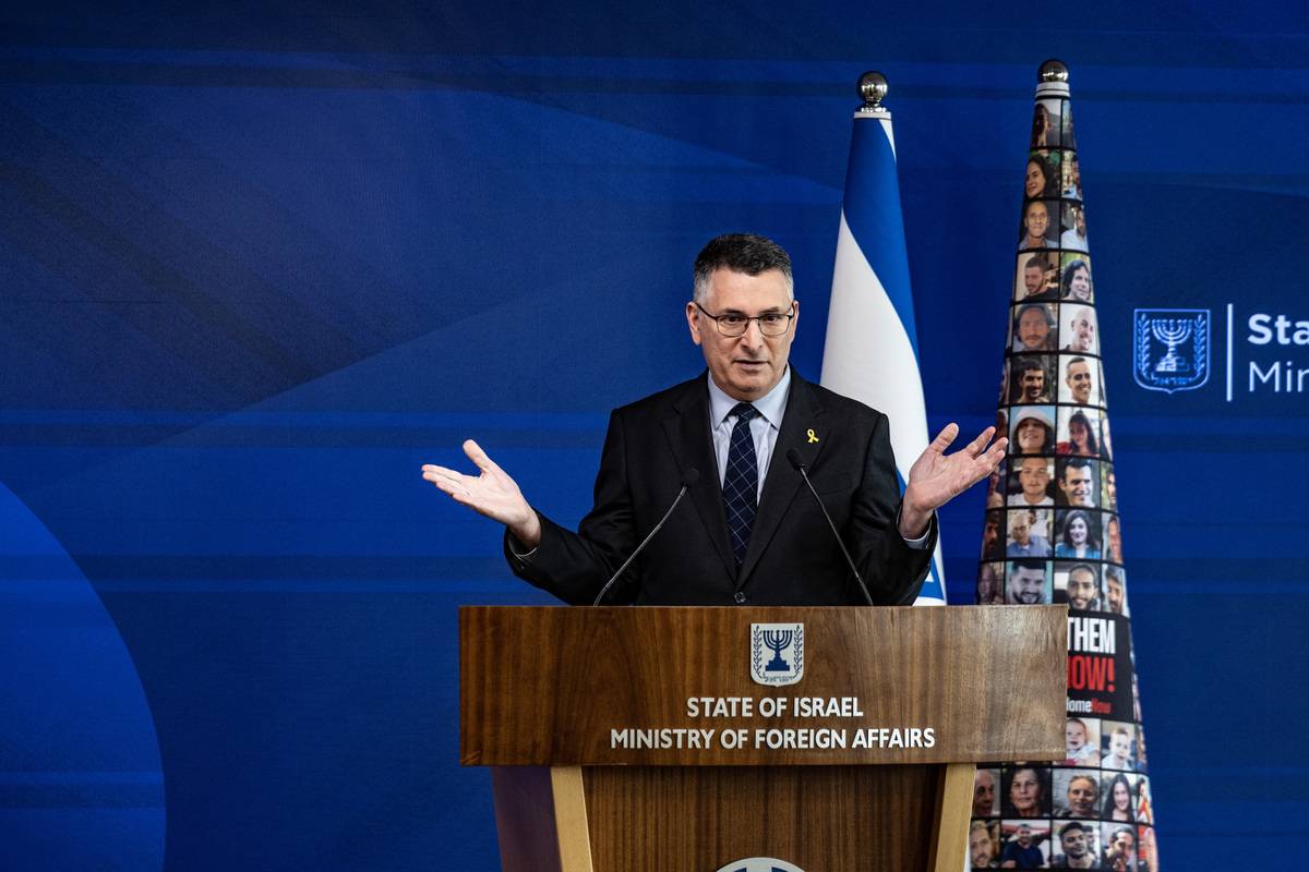 İsrail'den Fransa'ya füze fuarı tepkisi
