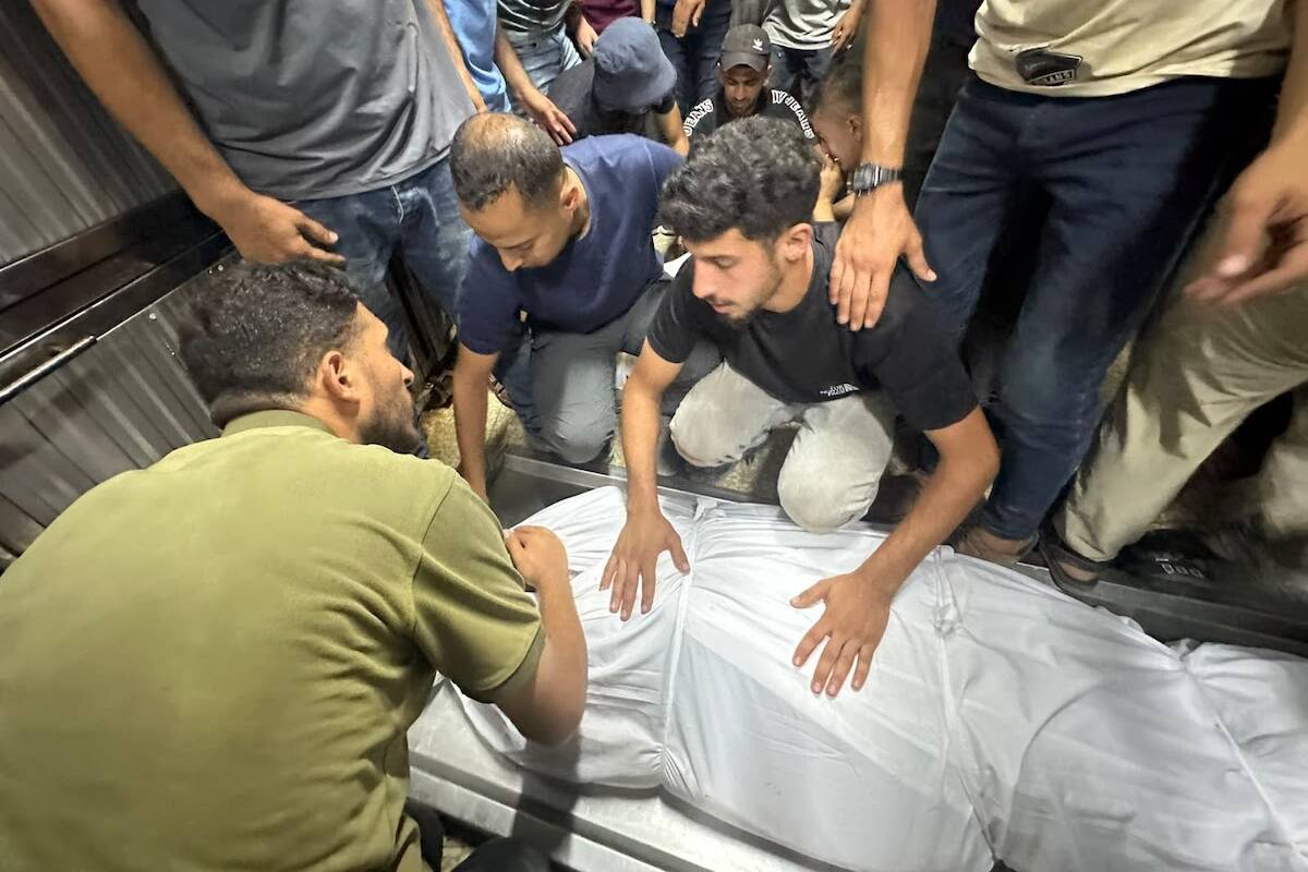 İsrail Gazze'de 11 Filistinliyi Öldürdü, Polis Şefi de Hayatını Kaybetti