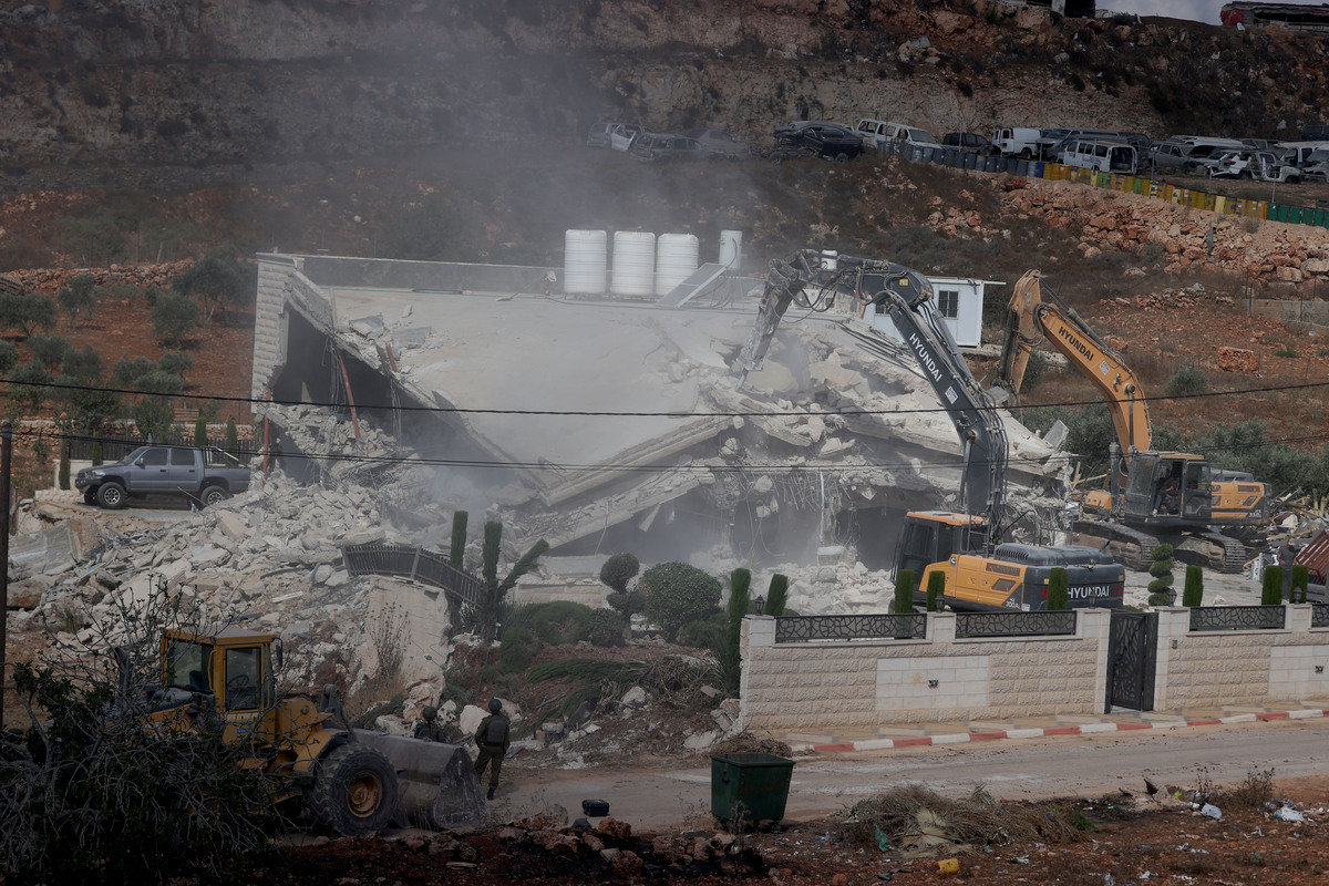 İsrail güçleri Doğu Kudüs'te iki katlı evi yıktı