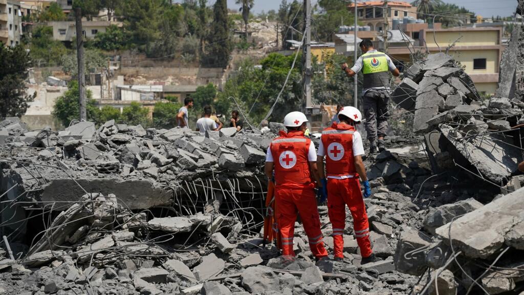 İsrail'in Güney Lübnan'a Saldırılarında 11 Ölü, Hizbullah Misilleme Tehdidinde Bulundu