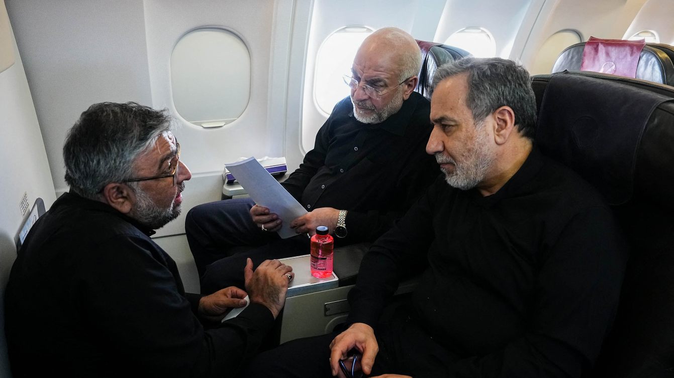 İsrail jetleri İran hava sahasına girdi: NYT'ye göre hedef müzakereci uçağıydı