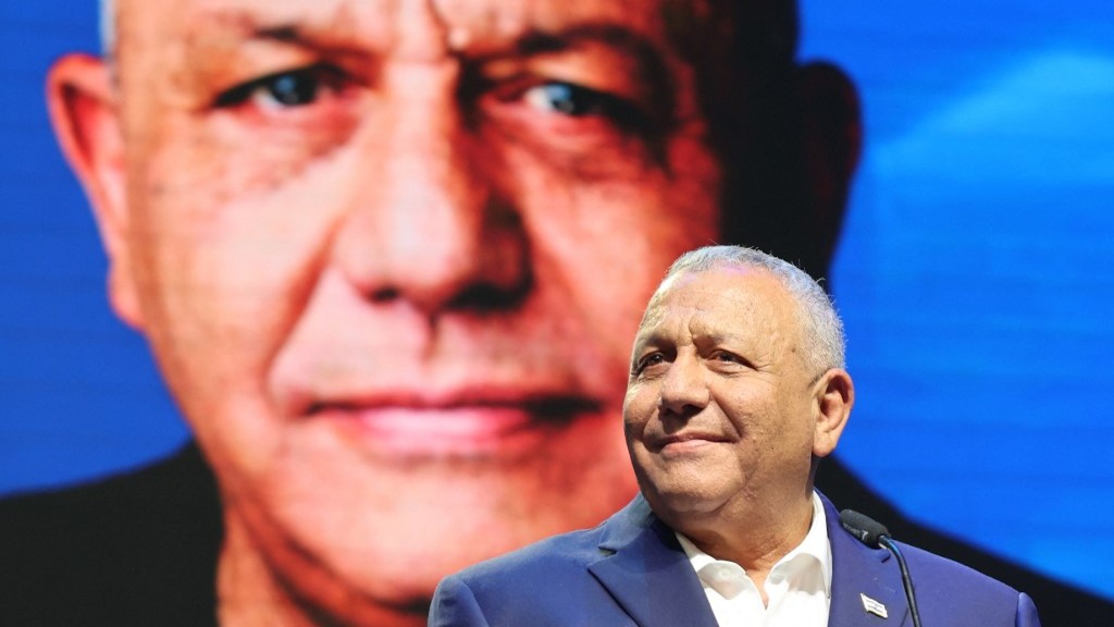 Muhalefet önde, Netanyahu seçmen kısıtlamalarını araştırıyor
