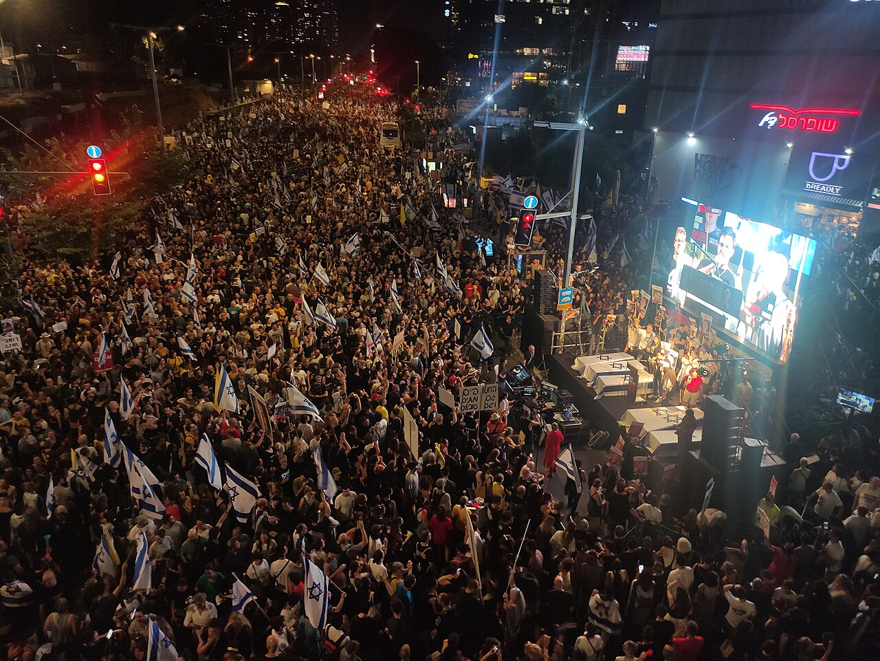 İsrail'de Netanyahu Hükümetine Karşı Onlarca Protesto