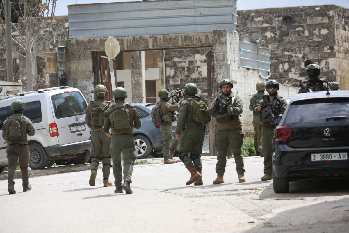 İsrail ordusu işgal altındaki Nablus'ta yardım kuruluşunu kapattı