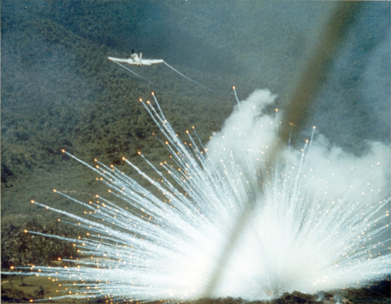 İsrail ordusu Lübnan'a fosfor bombası attı