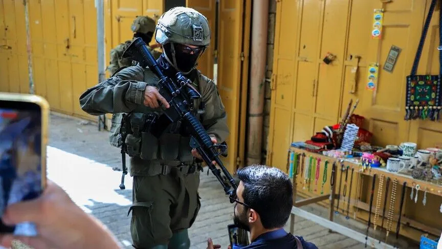 İsrail ordusu Qalandia kampına saldırılarını ikinci günde sürdürüyor