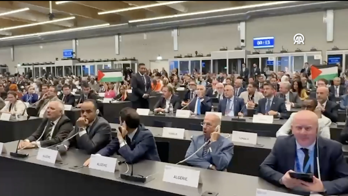 İsrailli diplomat Cenevre'deki BM konferansında protestolarla susturuldu