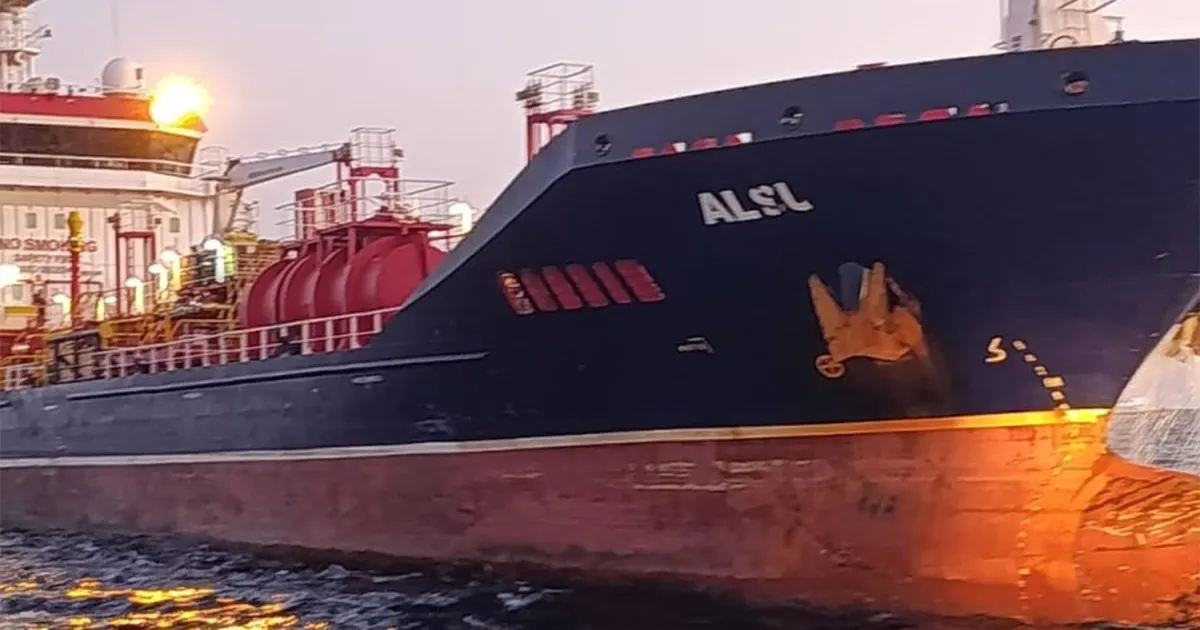 İstanbul Açıklarında Gemi Çarpışması: 10 Mürettebat Aranıyor