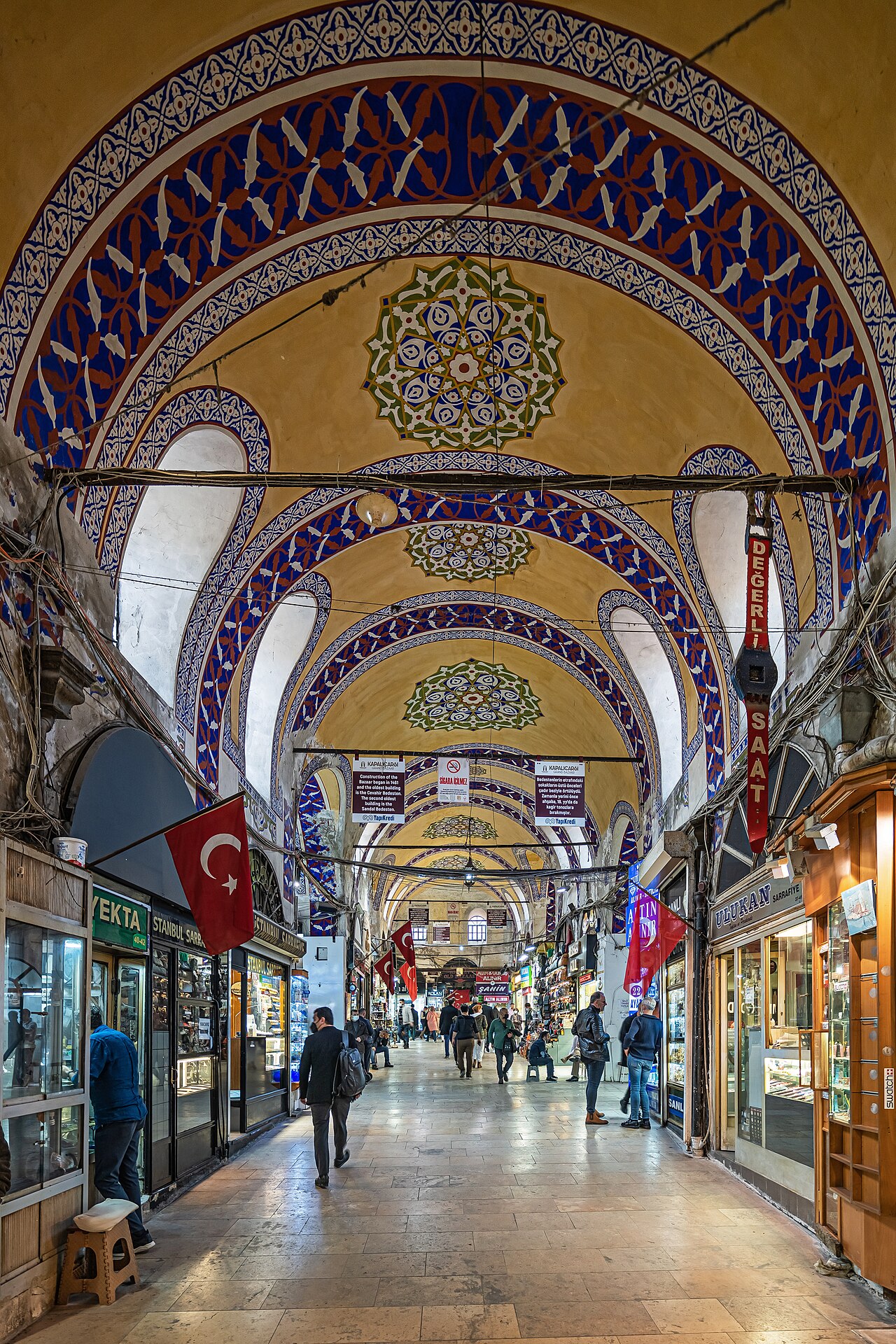 İstanbul Kapalıçarşı günde yüzbinlerce ziyaretçi ağırlıyor