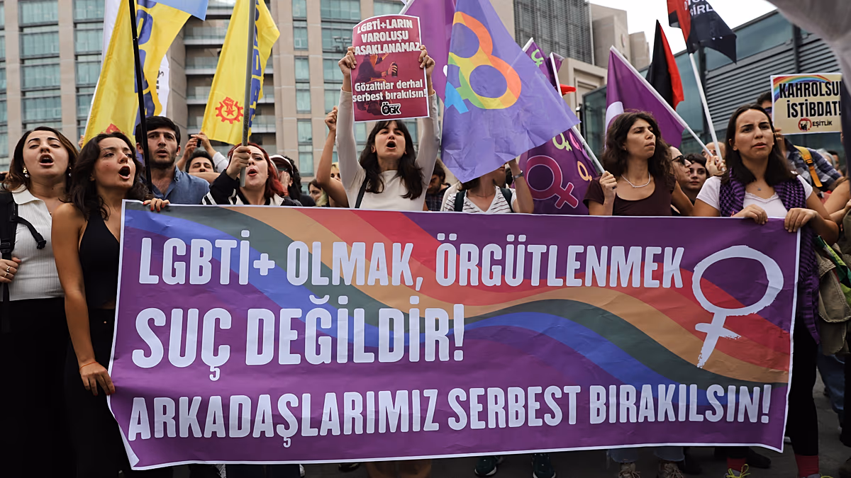 İstanbul'da LGBTQ+ Eylemlerine Polis Baskını: 150 Gözaltı